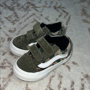 Kids Camouflage Sneakers with Velcro Straps